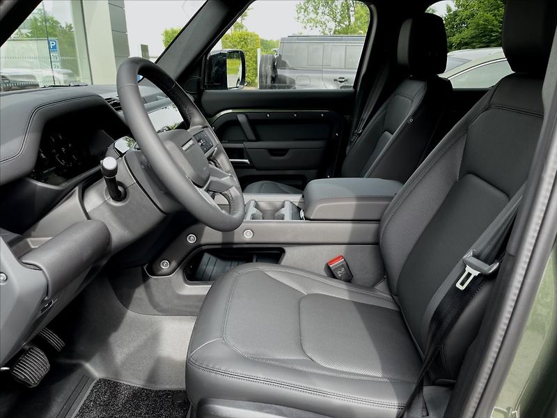 Land Rover Defender (2026) 3,0 110 X-Dynamic SE D200 AWD - fotka 9 z 18