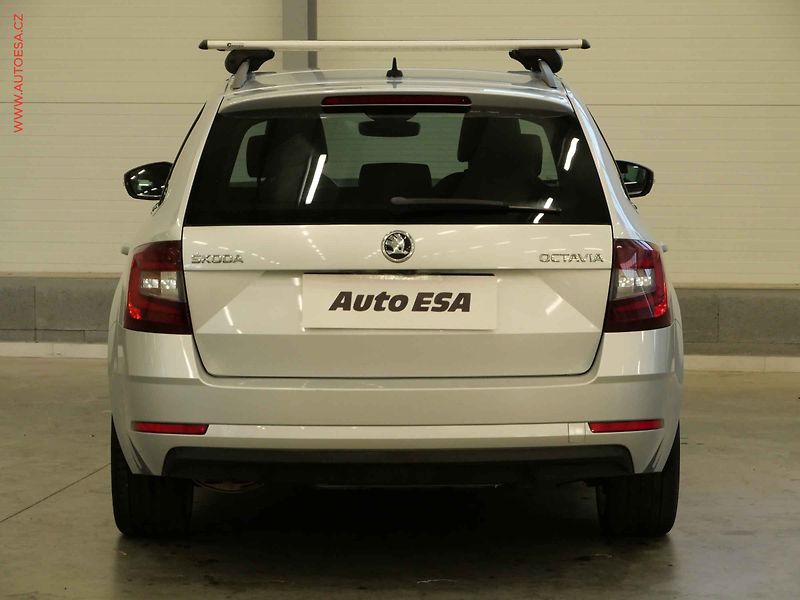 Škoda Octavia (2018) 2.0 TDi, 2.maj,ČR, DSG, park - fotka 5 z 24