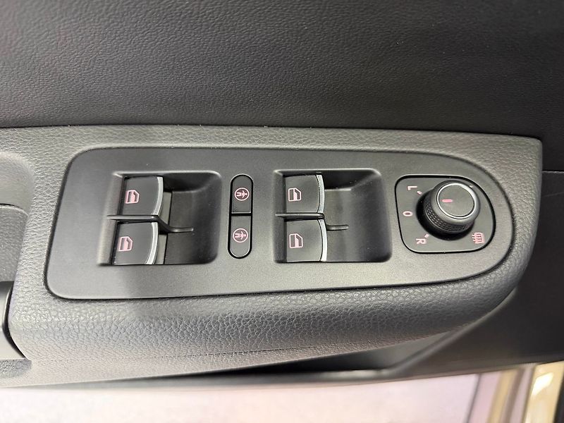 Volkswagen Sharan 2.0TDI 130KW 4MOTION HIGHLINE, - fotka 21 z 27