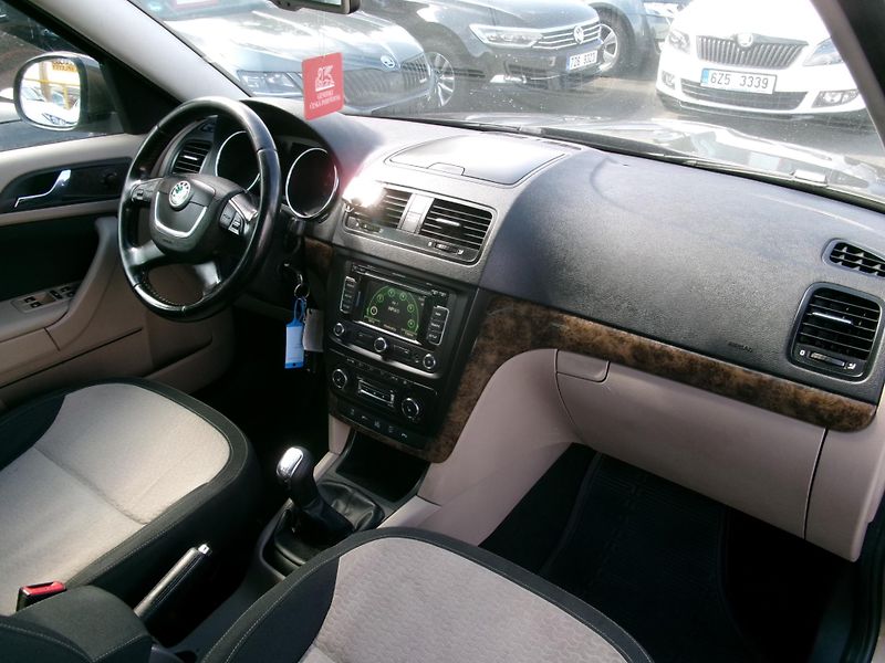Škoda Yeti (2010) 2,0TDI 4x4 AC BT TEMP VÝHŘEV - fotka 26 z 29