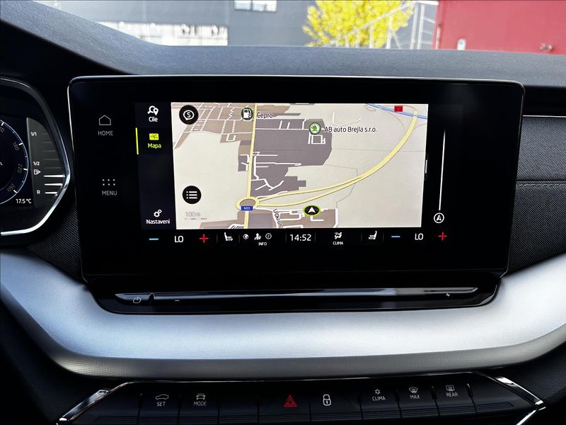 Škoda Octavia 2,0 TDI 110kW DSG Style Combi - fotka 33 z 39