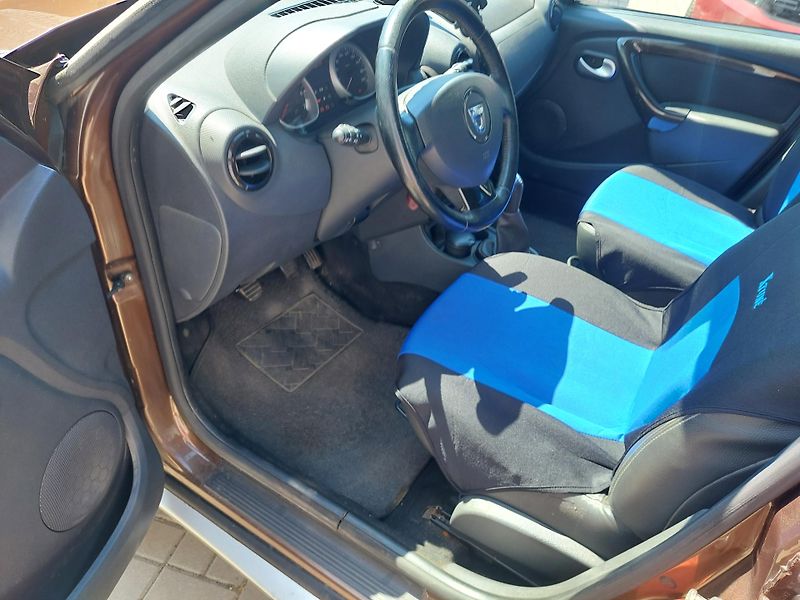 Dacia Duster (2011) 1.6i-16V - fotka 15 z 32