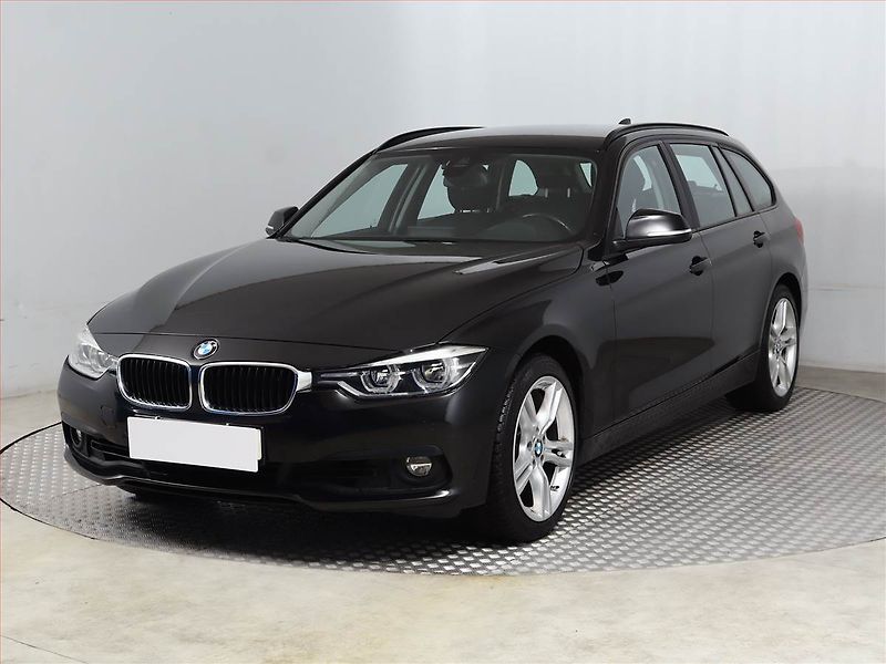 BMW Řada 3 (2016) 330 d xDrive, 4X4, Automat - fotka 2 z 20
