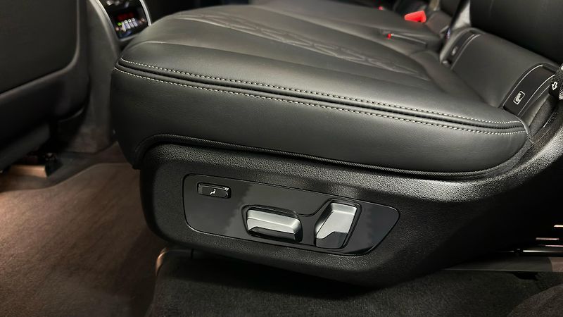 BMW X7 M60i X-DRIVE / ZÁRUKA / 7 MÍST - fotka 28 z 67