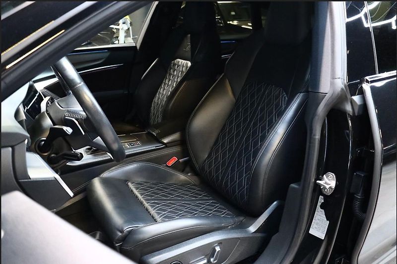 Audi A7 55 TFSI e quattro Matrix B&O - fotka 16 z 26