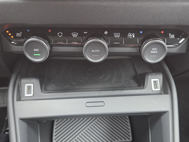 Citroën C4 (2022) 1.5 BHDi 130 SHINE EAT8 - fotka 17 z 38