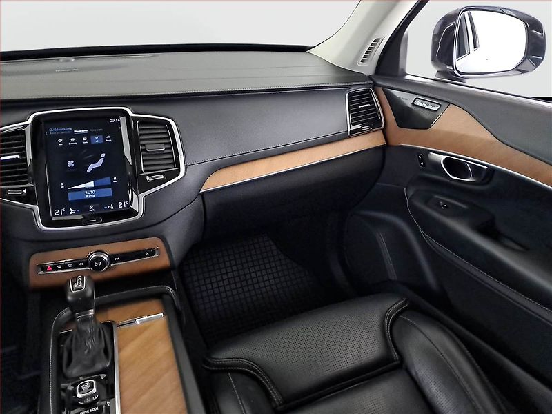 Volvo XC90 (2019) D5 AWD - fotka 8 z 22