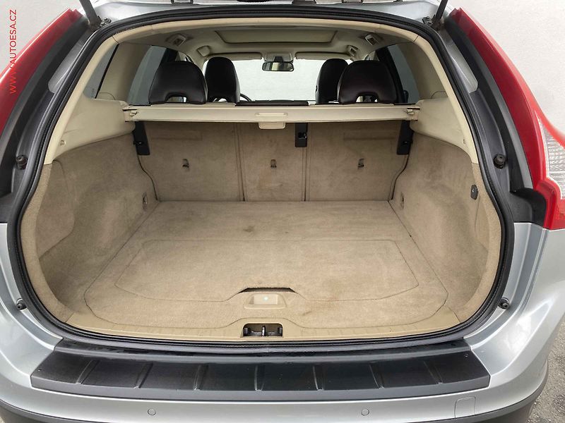 Volvo XC60 (2009) 2.4 D5 4WD, ČR, Summum, AT - fotka 7 z 18