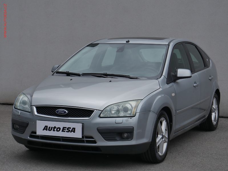 Ford Focus (2005) 2.0 TDCi, AC, xenon - fotka 3 z 15