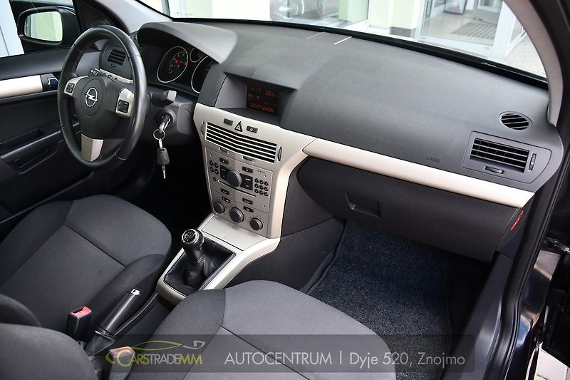 Opel Astra SW 1.6i SPORT A/C  - fotka 15 z 42