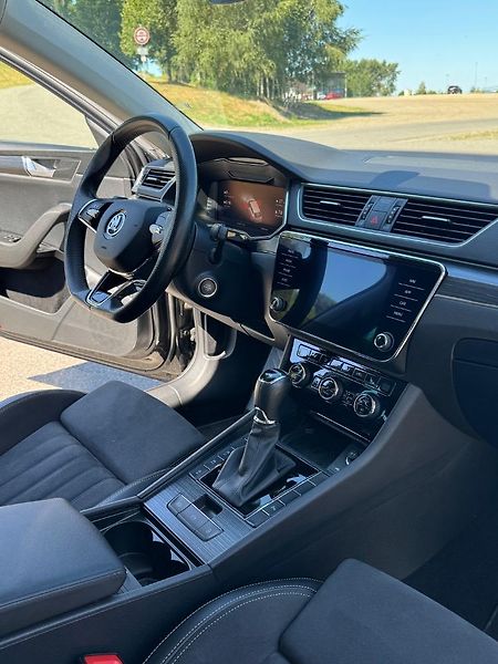 Škoda Superb (2023) 4x4 - fotka 15 z 21