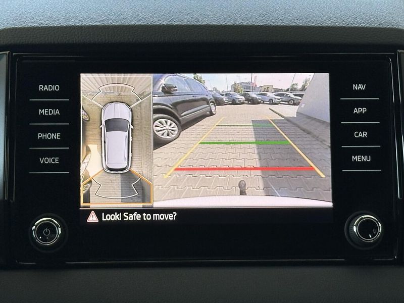 Škoda Karoq DSG 1,5TSi 110kW SportLine - fotka 16 z 24