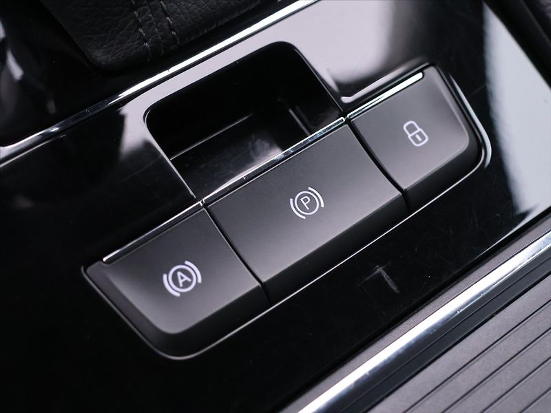 Škoda Superb 2,0 TDI 140kW DSG L&K Xenon - fotka 37 z 46