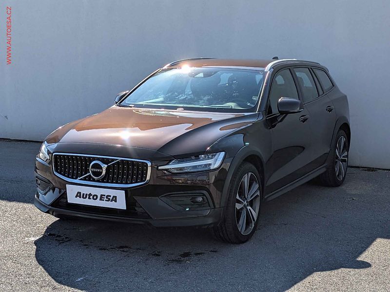 Volvo V60 (2019) 2.0D 4x4, Cross Country, AT - fotka 3 z 16