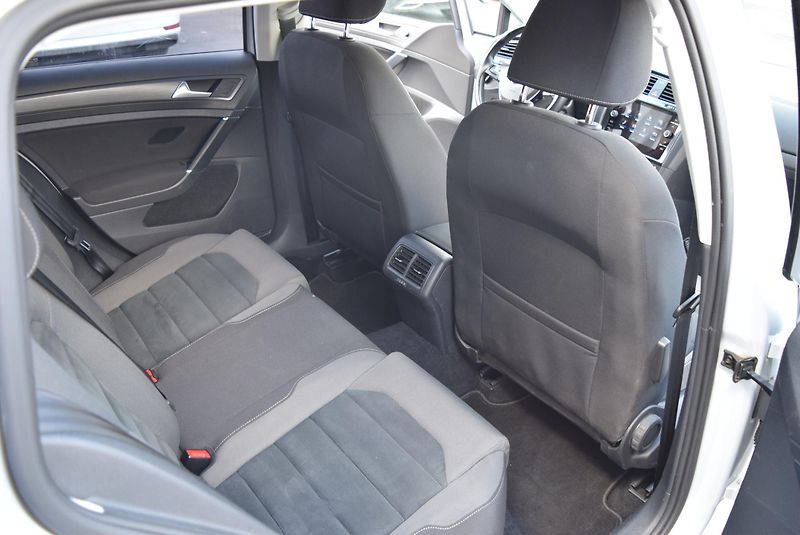 Volkswagen Golf Variant (2018) 1.4TSI 92kw CLBMT TAŽ NAVI APP - fotka 40 z 44