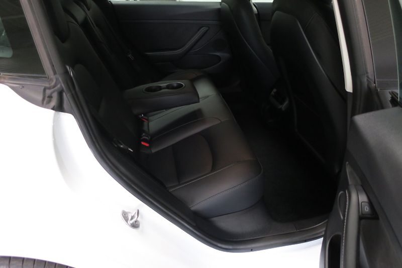 Tesla Model 3 (2023) Long Range Dual Motor SOH 97% - fotka 38 z 47