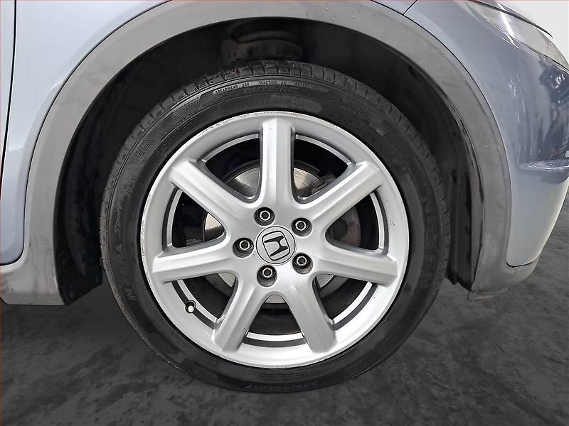 Honda Civic (2008) 1.4 i-DSI, v dobrém stavu - fotka 14 z 16