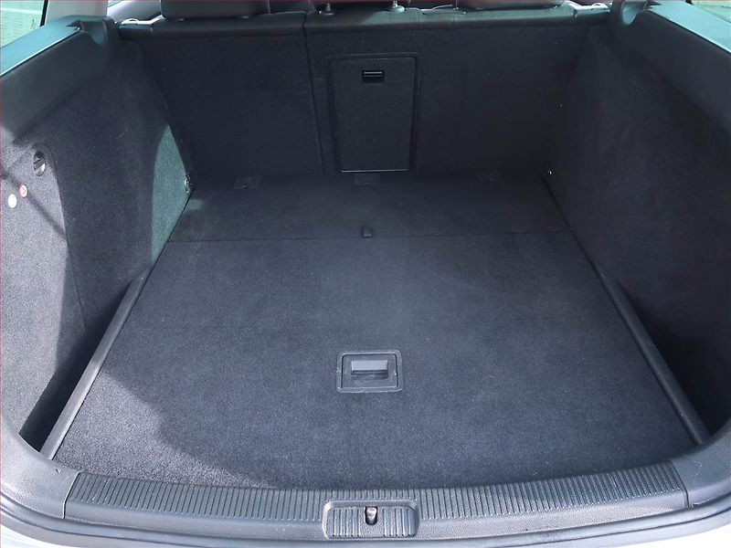 Volkswagen Golf (2012) Comfortline 2.0 TDI, Xenony - fotka 13 z 14