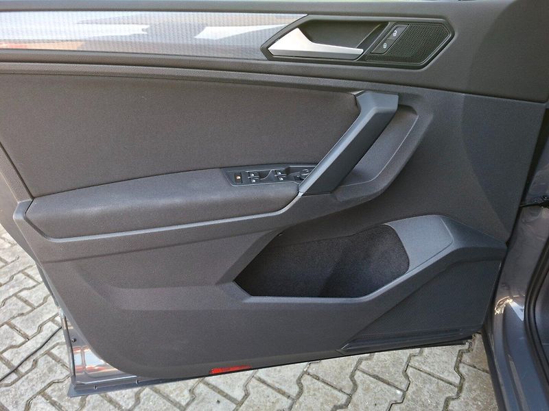 Volkswagen Tiguan (2022) 2.0TDI 110kW DSG LIFE - fotka 25 z 50