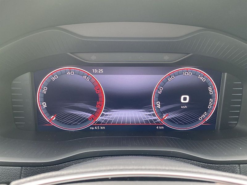 Škoda Karoq (2025) TDI 4x4 DSG Sportline - fotka 7 z 35