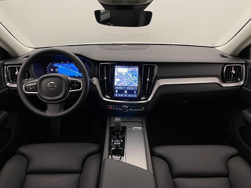 Volvo V60 B4 DARK PLUS AUT  - fotka 2 z 59
