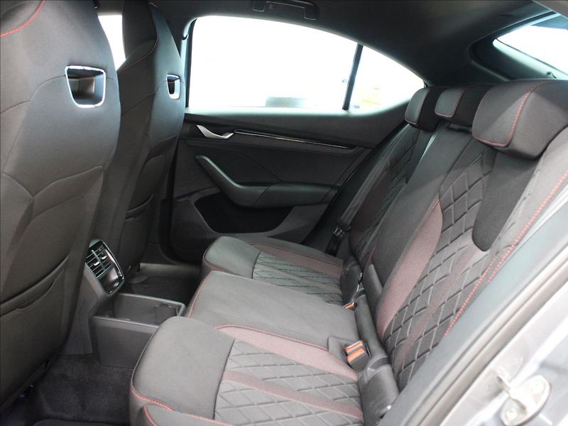 Škoda Octavia 2,0 TSI 195KW RS DCC, 1. maj. - fotka 14 z 39