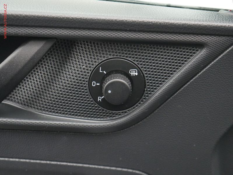 Škoda Rapid (2013) 1.2 TSi, ČR, Fresh, park - fotka 15 z 17