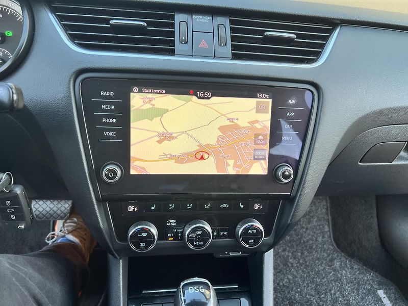Škoda Octavia 2.0TDI 110KW,DSG,NAVI,TZ,KůŽE - fotka 38 z 45