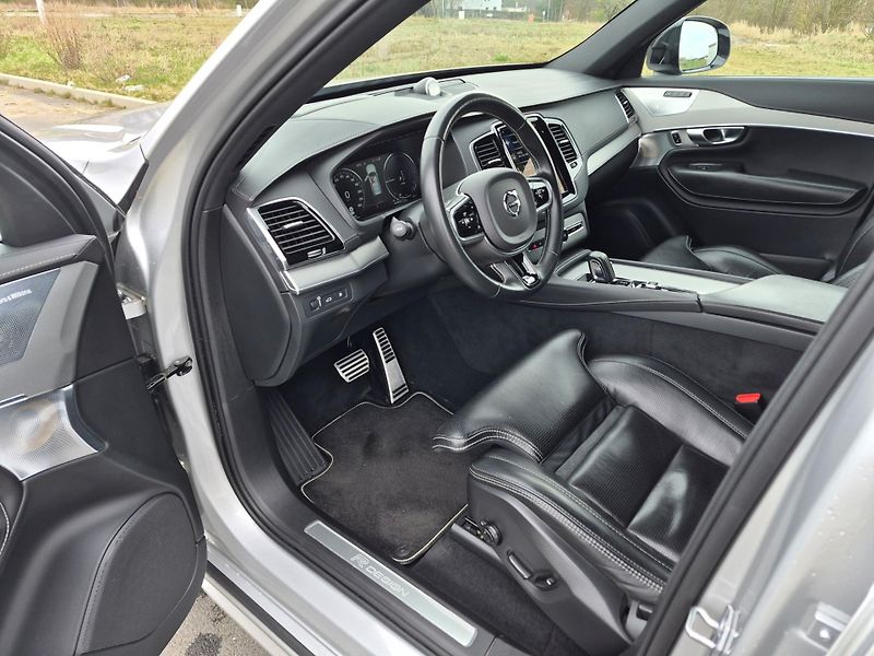 Volvo XC90 (2019) 2.0 /288kW - fotka 9 z 37