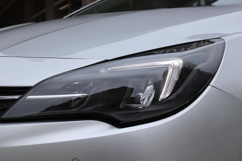 Opel Astra SPORTS TOURER+ 1.2 81kW - fotka 4 z 50