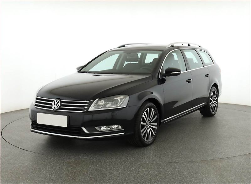 Volkswagen Passat (2014) 2.0 TDI, Automat, Xenony - fotka 2 z 17