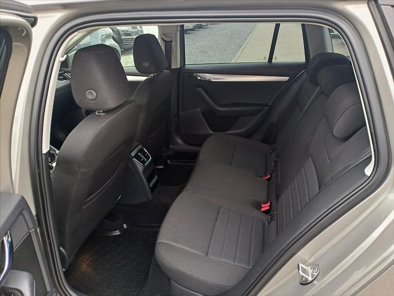 Škoda Octavia 2,0 TDI - fotka 10 z 18