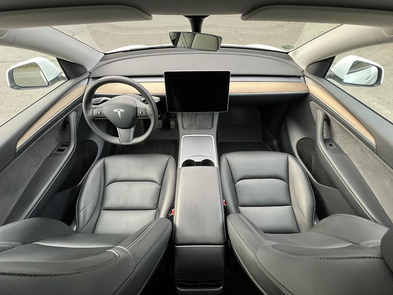 Tesla Model Y Long Range, Tažné, 90% SOH - fotka 12 z 21