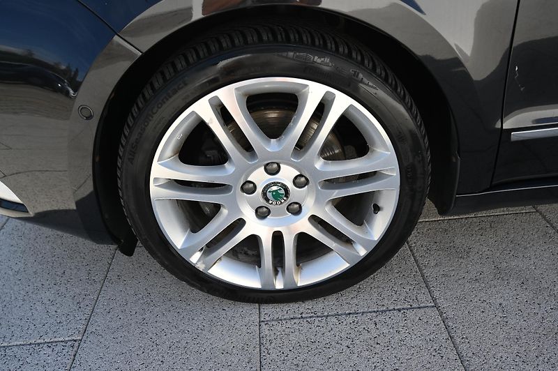 Škoda Superb 2.0TDI 125KW DSG Rezervace - fotka 42 z 56