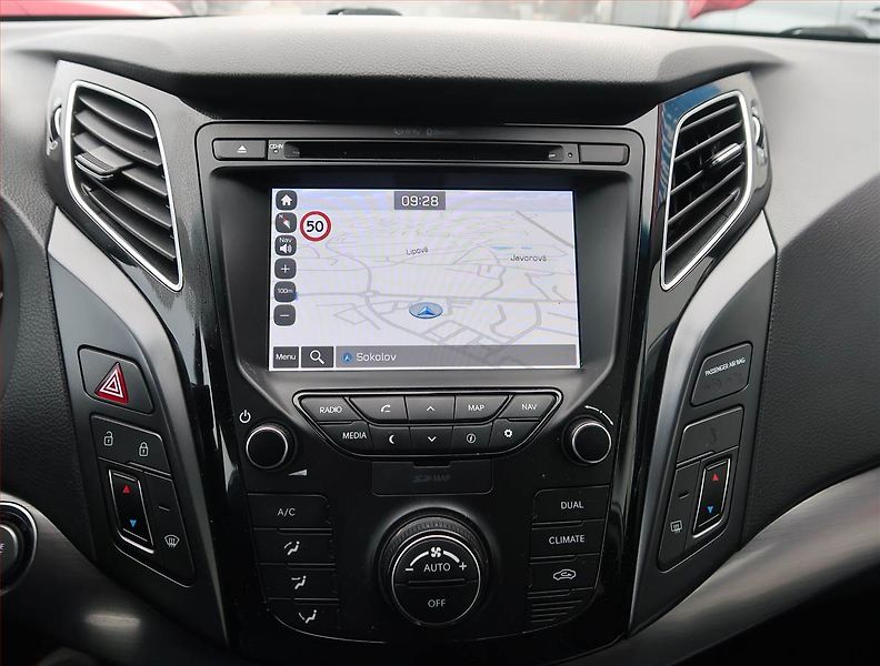 Hyundai i40 (2016) Premium 1.7 CRDi, Kůže, Navi - fotka 15 z 15
