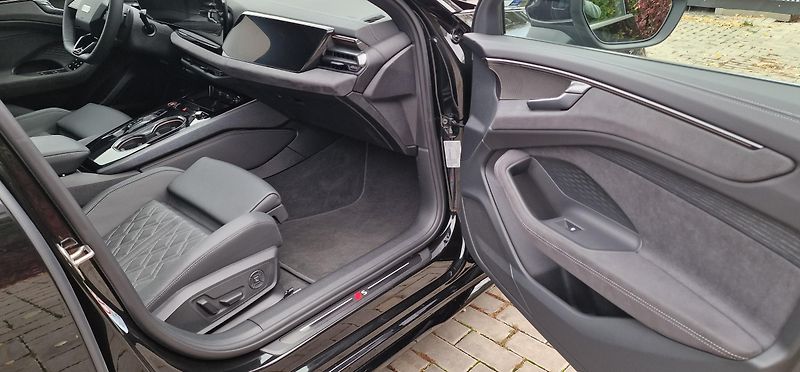 Audi A6 Avant (2025) quattro S-line Vzduch Pano Taž - fotka 48 z 52