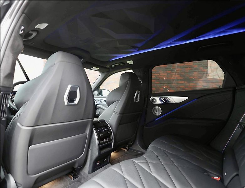 BMW XM (2023) 4.4 V8*Bowers&Wilkins - fotka 31 z 46