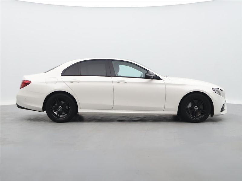 Mercedes-Benz Třídy E 2,0 220d 143kW Aut. AMG LED - fotka 8 z 40