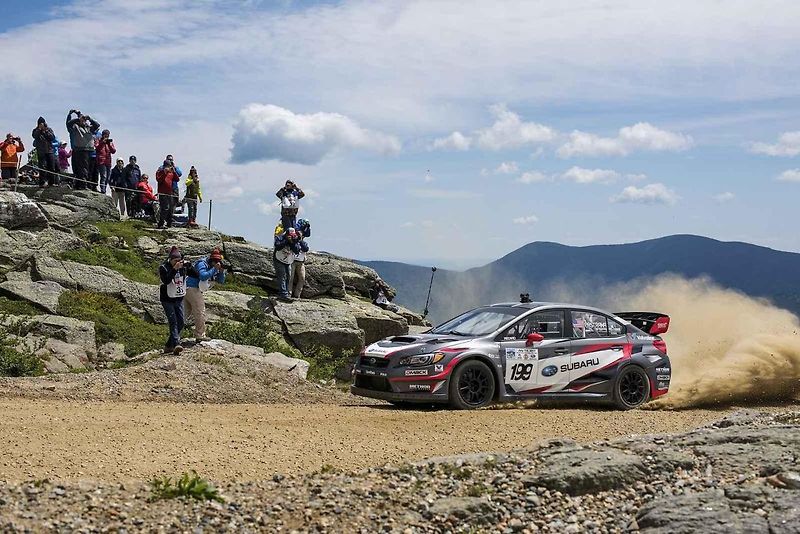 Travis Pastrana na vrchu Mt. Washington.