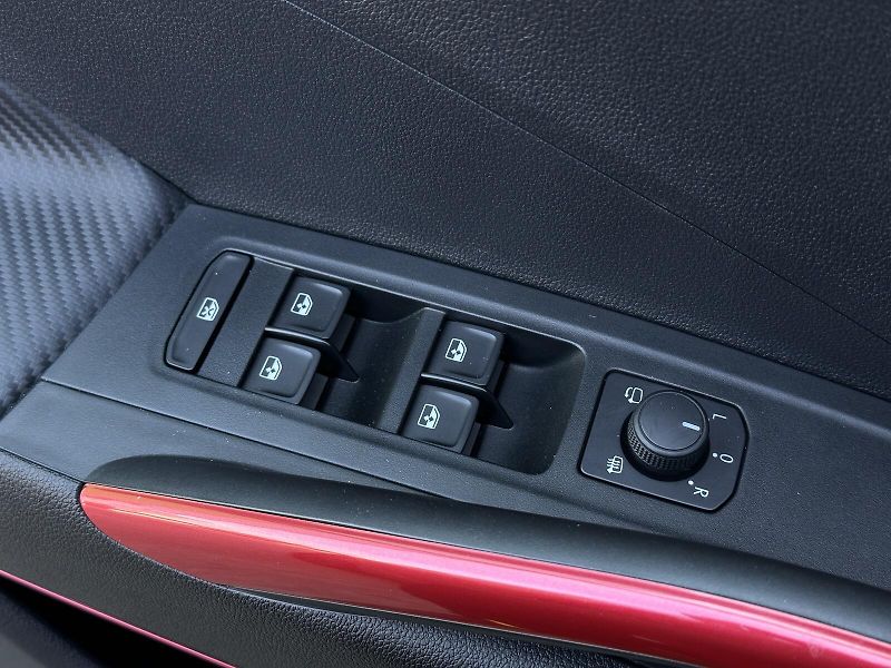 Škoda Fabia 1.0TSi Monte Carlo 116PS Bi-LE - fotka 15 z 42