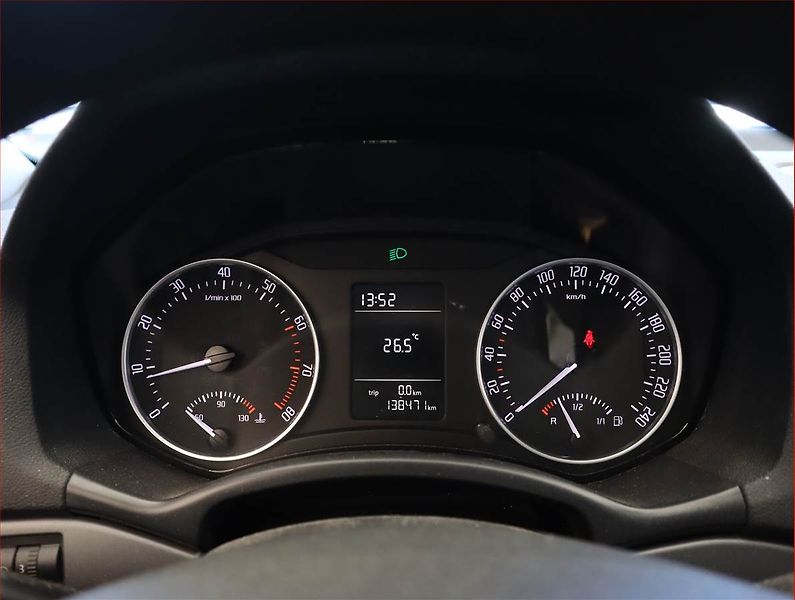 Škoda Octavia (2012) 1.6, Serv.kniha, Tempomat - fotka 11 z 16