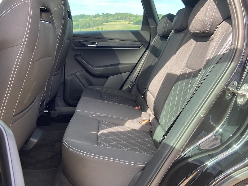 Škoda Karoq 2,0 TDI DSG Sportline 4x4 DPH - fotka 12 z 37
