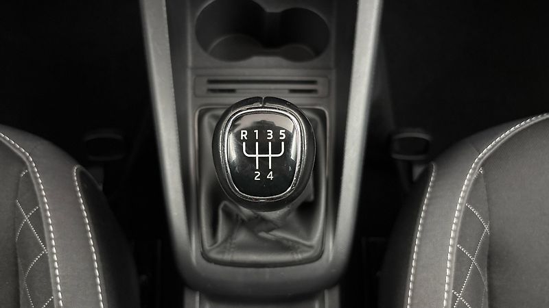 Škoda Fabia 1.0 TSI Ambition Combi - fotka 23 z 24