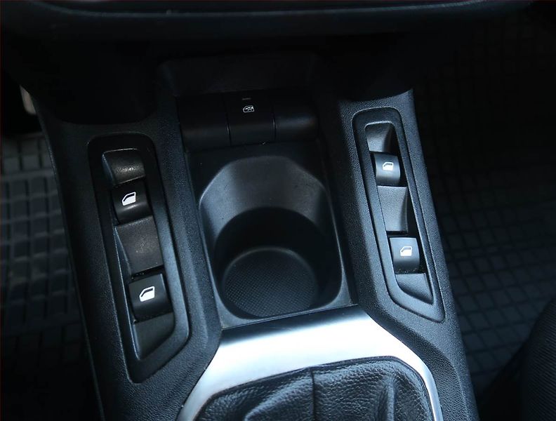 Citroën C-Elysée (2013) Exclusive 1.6 HDi, udržované - fotka 17 z 18