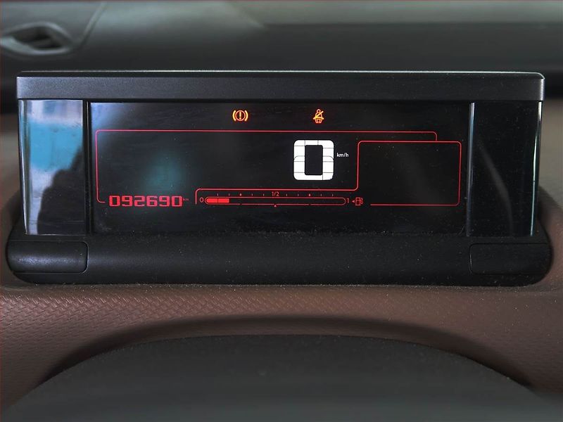 Citroën C4 Cactus (2015) 1.2 PureTech, Tempomat - fotka 11 z 15