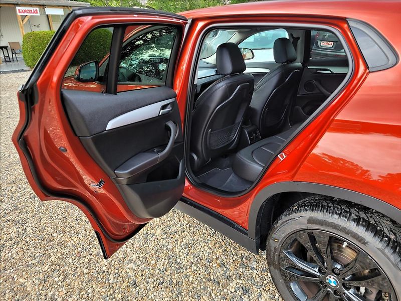 BMW X2 18i ,led,navi,kůže,výhřev - fotka 12 z 47