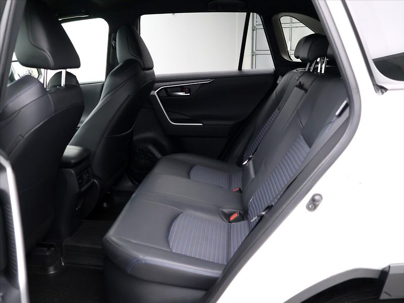 Toyota RAV4 2,5 e-CVT 131kW Selection 4WD - fotka 14 z 34