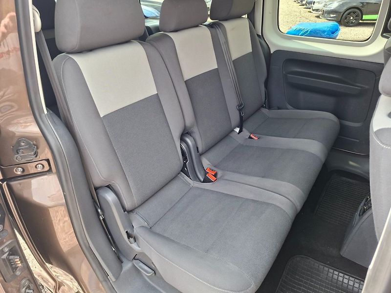Volkswagen Caddy (2014) MAXI 1.6TDI 75kW -ČR-7.MÍST - fotka 26 z 46