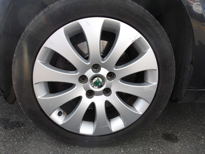 Škoda Superb 2,0TDi 103kW DSG ! ČR ! 2.MAJ. - fotka 10 z 45