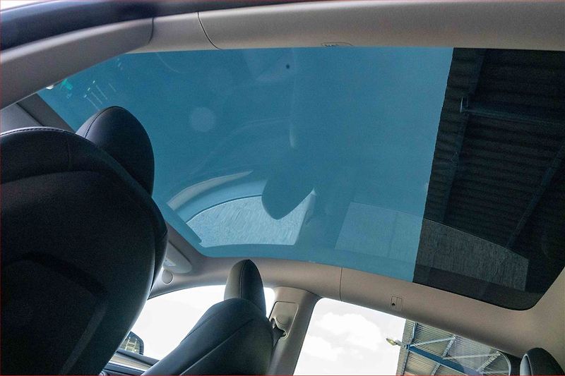 Tesla Model Y (2023) RWD LFP 60kWh, SoH 95% - fotka 20 z 23